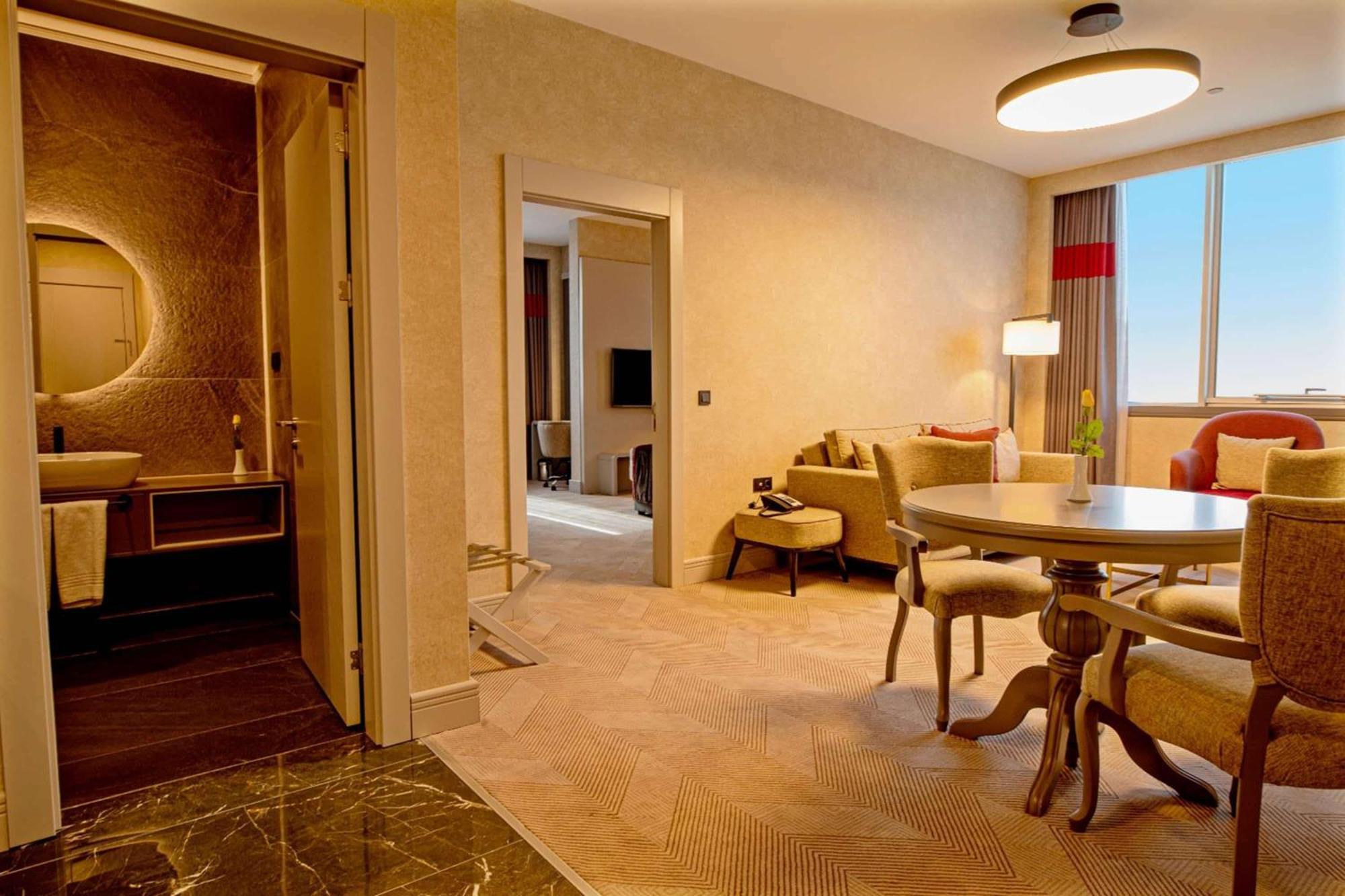 מלון Ramada By Wyndham דייארבקיר מראה חיצוני תמונה